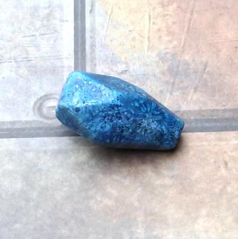 Бусина Коралл синий граненая капля 30-27х15-13+- мм