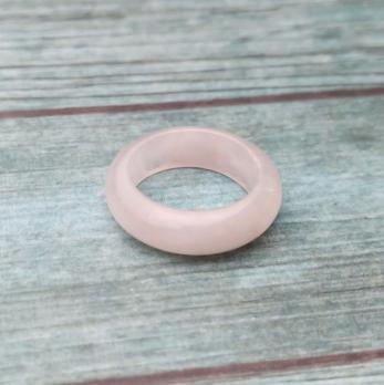 Кольцо Розовый кварц гладкий 17 размер