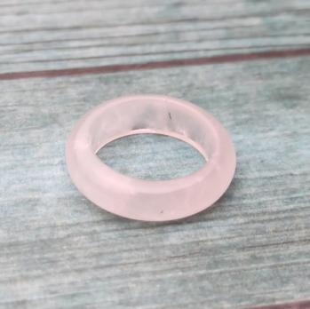 Кольцо Розовый кварц гладкий 19 размер